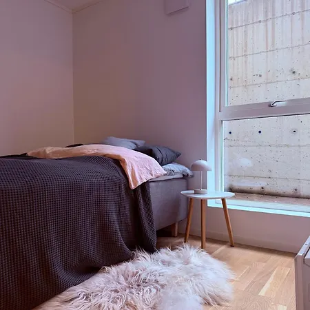 Central, Modern 3-room Apartment! *