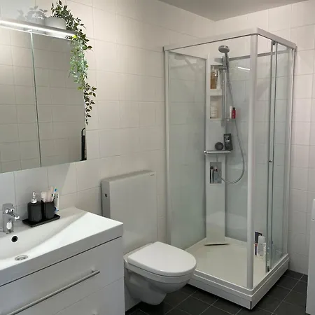 Central, Modern 3-room Apartment!